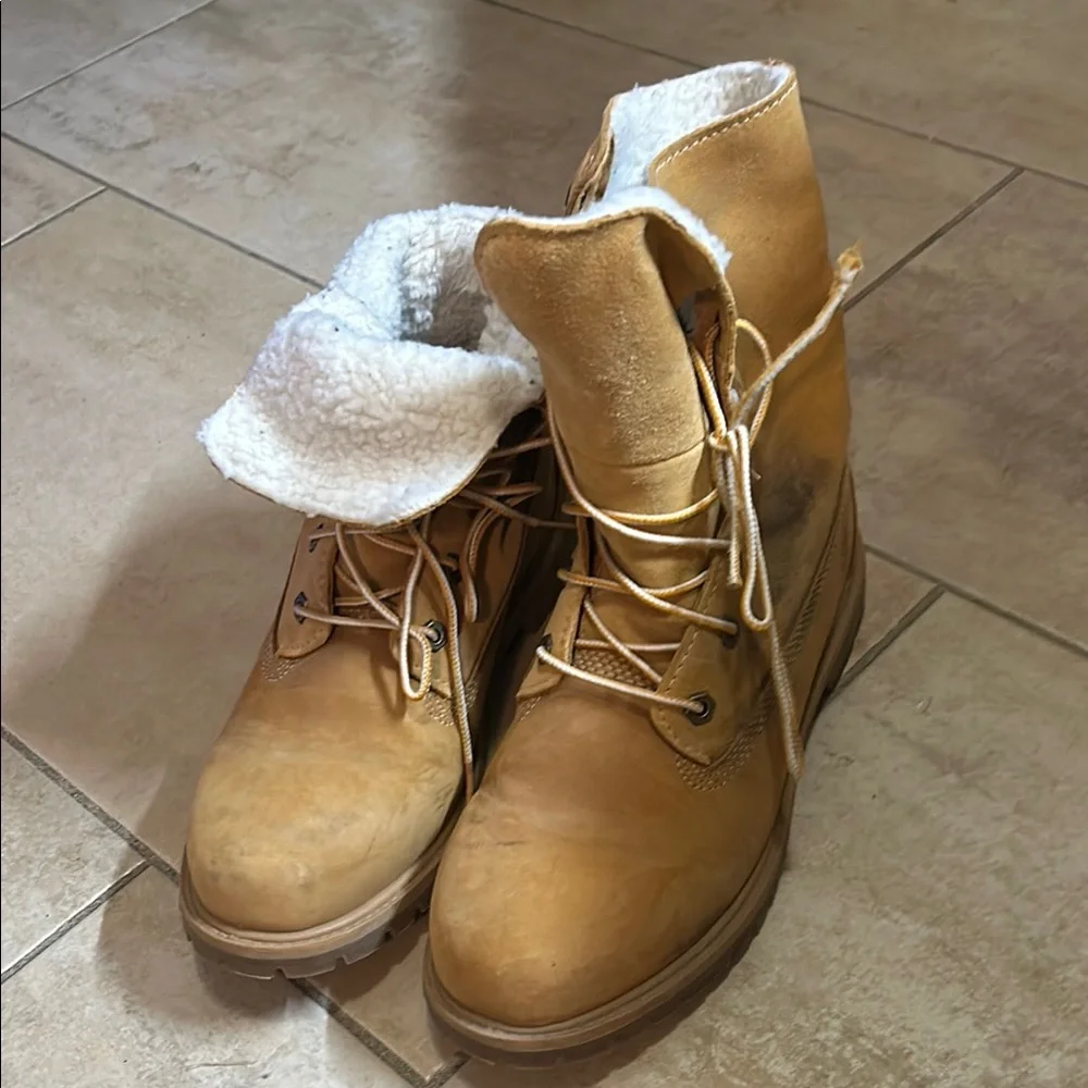 Timberland Tan Boots with Shearling Lining - Picture 4 of 8